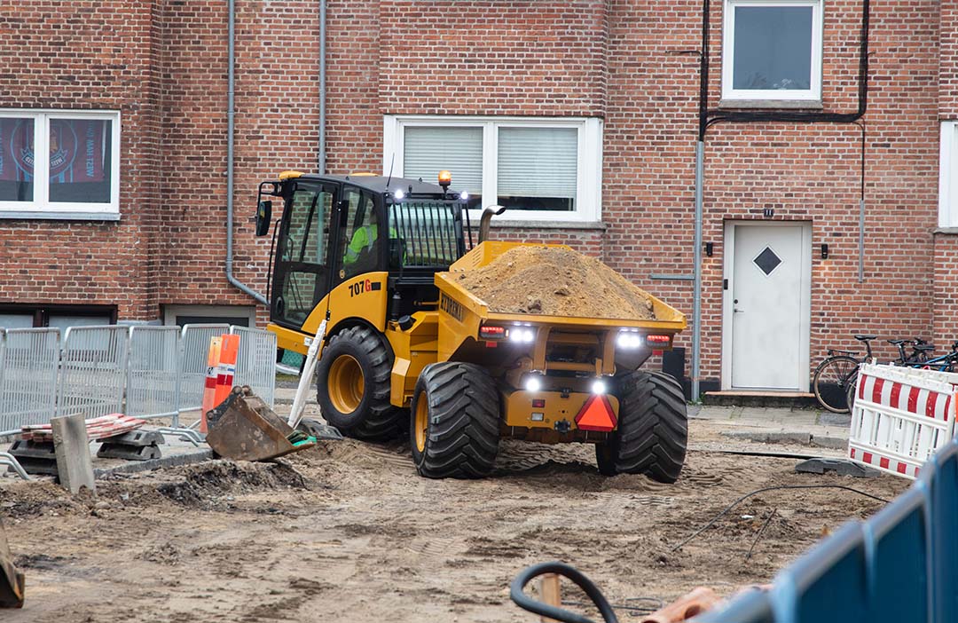 707G Loaded In Narrow Street