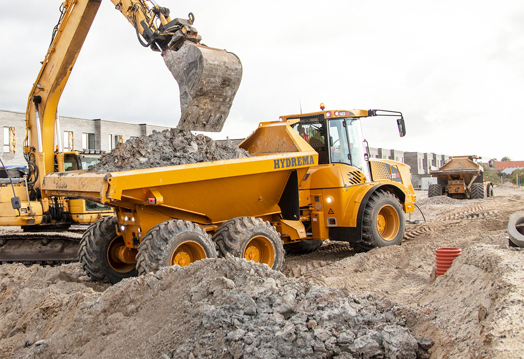 922HM Rear Side View Getting Loaded Building Site